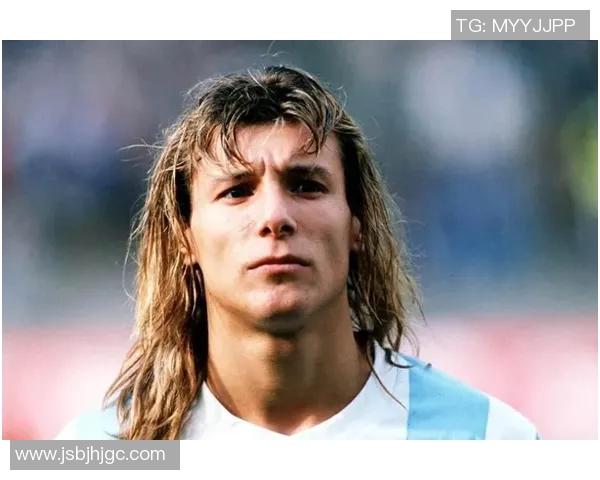 回顾上世纪足球明星的经典发型与风格演变之路